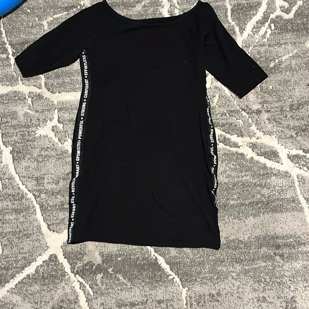 Black Form Fitting - 3/4 Sleeve- Size Xl